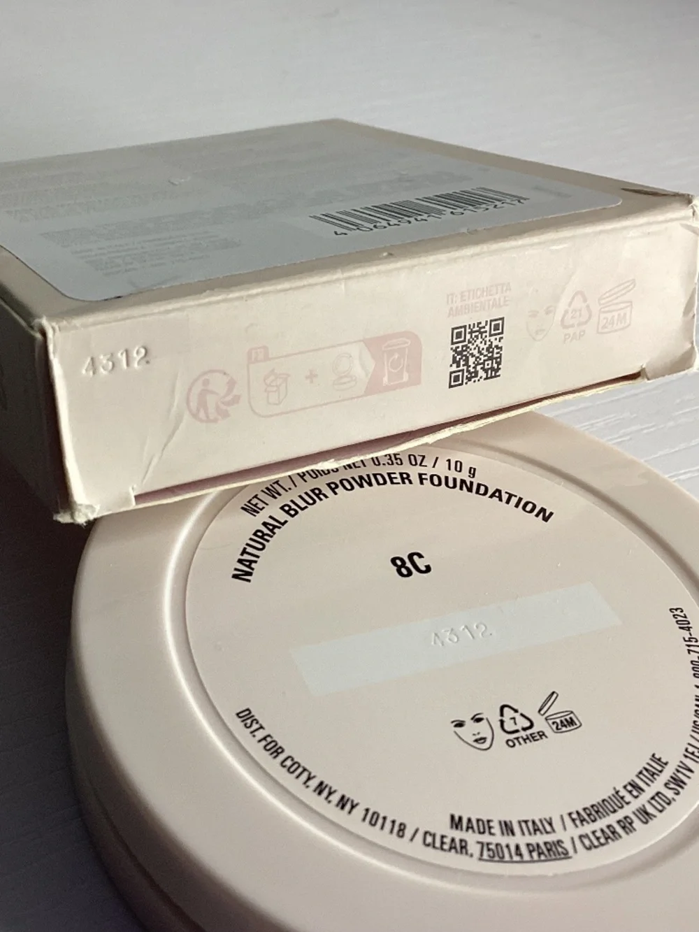 Kylie Cosmetics Powder Foundation In Cream Compact 8c new in box